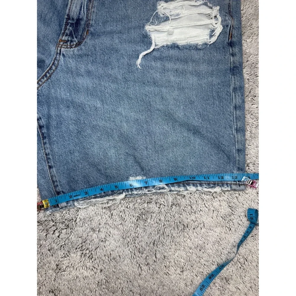 American Eagle 90s Boyfriend Short Distressed Denim Medium Wash Women Size 18‎